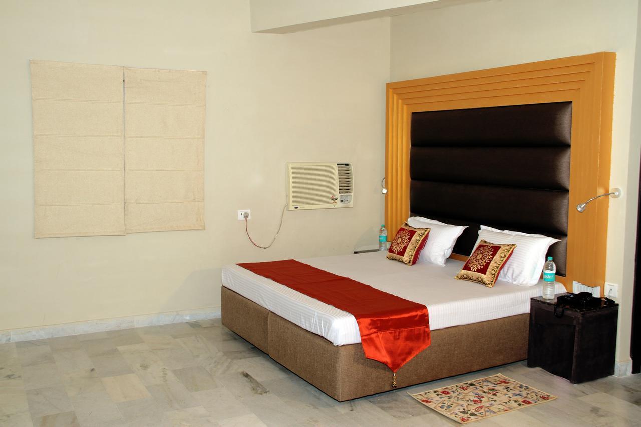 Hotel Gathbandhan Agra  Extérieur photo